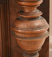 1880 körül, teplomi fakorlát, kopásokkal, 57x46x90 cm / A tétel a Gödöllői Királyi Kastélyban tekint...