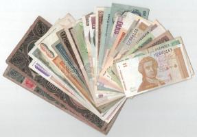 24db-os, nagyrészt külföldi bankjegy tétel, közte Szlovákia 2004. 20K (2x) T:F,VG közte szép papír 24pcs of mixed, mostly foreign banknote lot, in it Slovakia 2004. 20 Korun (2x) C:F,VG with fine paper in it