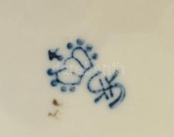 Német rokokó hölgy, kis lepattanásokkal, jelzett, m: 14,5 cm