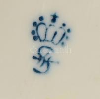 Német porcelán figura, szőlős lány, lepattanásokkal, jelzett, m: 14 cm