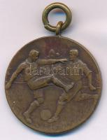 1923. Labdarúgó bronz sport emlékérem füllel, hátoldalán Ifj. baj. 1922-1923. Deli. ker. gravírozással (28mm) T:XF patina