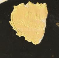 Budapest Csokoládégyár két dekoratív bonbonos doboz Velúr és festett műanyag.d: 23 cm, d: 8 cm