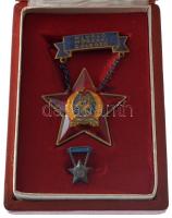 ~1950. Kiváló műszaki dolgozó Rákosi-címeres zománcozott kitüntetés, miniatűrrel, dombornyomott Rákosi-címeres tokban T:AU