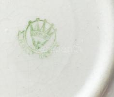 Hollóházi mázas fajansz porcelán dísztányér. Kézzel festett, jelzett, kopásokkal d: 24 cm