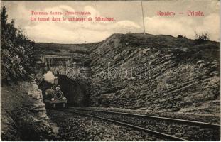 Sevastopol, Sebastopol; Un tunnel dans le voisinage de Sébastopol / railway tunnel, locomotive, train