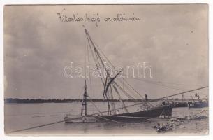 Orsova, Vitorláshajó az Aldunán, uszályok / Danube with sailboat, sailing ship, barges. photo (EK)