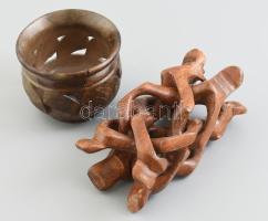 Afrikai faragott fa dísztárgy. Kígyófejes kínáló, leszedhető edénnyel, összecsukható. Az edényen rep...