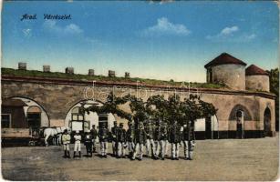 Arad, vár részlet katonákkal. Weisz Leo kiadása / castle with K.u.K. soldiers (szakadás / tear)