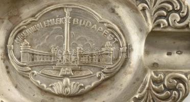 1896 Milleniumi kiállítással kapcsolatos gyűjtemény. Benne: 
1896 Ezredéves Országos Kiállítás fény...