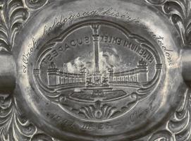 1896 Milleniumi kiállítással kapcsolatos gyűjtemény. Benne: 
1896 Ezredéves Országos Kiállítás fény...