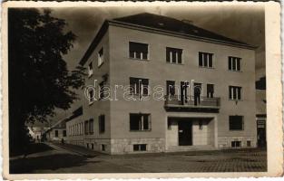 1943 Érsekújvár, Nové Zámky; Magyar Nemzeti Bank fiókintézete / Hungarian National Bank. photo + "KÉSZPÉNZZEL-BÉRMENTESÍTVE ÉRSEKÚJVÁR 1." (fl)