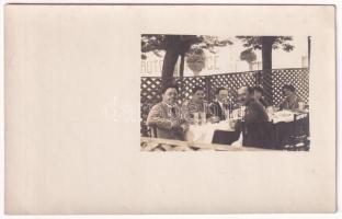 1927 Orsova, Vendéglő, étterem terasza italozó társasággal / restaurant, terrace with guests. photo
