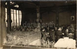 Resicabánya, Resicza, Recita, Resita; Román katonák a kantinban / Romanian soldiers in the canteen, restaurant. photo