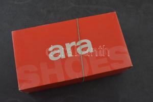 Kb.250 db MODERN magyar város képeslap dobozban / Cca. 250 modern Hungarian town-view postcards, in ...