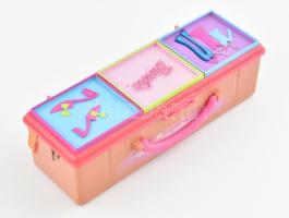 Barbie ruhák dobozban