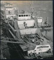 1972 Óbuda, hajók a rakpartnál, sajtófotó, a hátoldalon feliratozott, pecséttel jelzett (Magyar Hírek - Novotta Ferenc felvétele), 19x17,5 cm