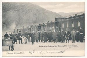 Caineni, Debarcarea Trenului din Bucuresti in Gara. Fotografia S. Fuchs Pitesti / train from Bucharest at the railway station