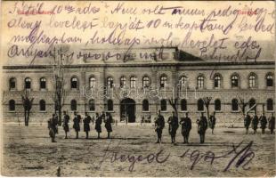 1907 Szeged, Honvédlaktanya, K.u.K. katonák. Grünwald Hermann kiadása (EK)