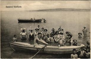 1917 Balaton, Balatoni fürdőzők csoportképe, csónakok. Mérei Ignác kiadása (EK)