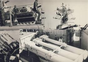 4db szürkeárnyalatos fénykép francia hadihajóról (16 x 23cm)