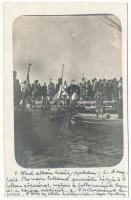 1914 Durres, Durazzo; Lodewijk Thomson holland generális temetése a felkoszorúzott koporsóval, Wied albán fejedelem a meghalt generális bátyjával, albán intelligentia és néptömeg / WWI Funeral of Lodewijk Thomson Dutch military commander, Wied Albanian prince, brother of the deceased general. photo