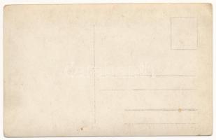 A Pola felett lelőtt Citta di Jesi olasz léghajó maradványai a kikötőben. Montázs térképpel / K.u.K....