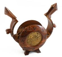 Fa díszkulacs (italtartó), közepén áttört réz díszítéssel, 42x26 cm. Kádár Jánosné / Tamáska Mária h...