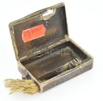 Kunhegyesi bárói címeres ezüst (Ag) cigarettatárca, öngyújtóval jelzett 71 g 6x4 cm