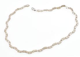 Ezüst(Ag) fantáziaszemes nyaklánc, jelzett, h: 44 cm, nettó: 11,5 g