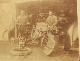 cca 1920 Kaposvár, autószerelő műhely, fotólap, foltos, 9x14 cm