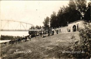 1943 Tiszaug, Strandfürdő a híddal, Szántó László strandbüféje. photo (EB)