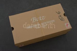 Kb. 65 db Modern használatlan Karácsonyi és Újévi üdvözlőlap dobozban / Cca. 65 modern unused Christ...