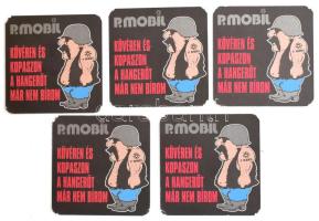 5 db P.Mobil söralátét, egyik oldalán a zenekar tagjainak képével.