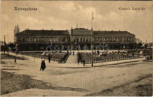 1912 Nyíregyháza, Kossuth Lajos tér, Városháza, üzletek. Szántó Ernő kiadása (fl)