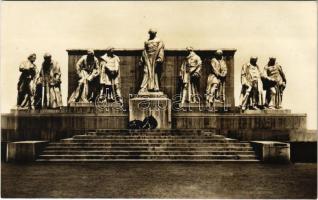 Budapest V. Kossuth szobor