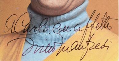 Nino Manfredi (1921-2004) olasz színész, filmrendező dedikációja egy őt ábrázoló fotólapon, 15x10 cm