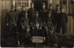 Első világháborús magyar katonák a budapesti Zita kórház előtt / WWI Hungarian soldiers in front of the military hospital. photo (EK)