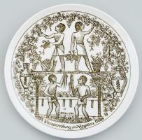 Hutschenreuter szőlő szüretelési jelenetet ábrázoló porcelán dísztál. Matricás, jelzett, hibátlan 21 cm