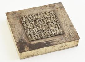 Tevan Margit (1901-1978): Iparművész fém doboz, plasztikus figurális díszítéssel. Jelzett, kopott, 14x12,5x2,5 cm