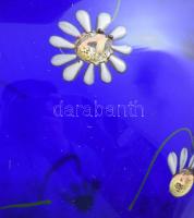 Kobaltkék Parádi üvegváza, kézzel festett virágos díszítéssel, kis kopásnyomokkal, m: 11 cm