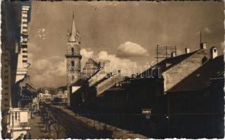 1940 Beszterce, Bistritz, Bistrita; Evangélikus templom, utca részlet, Kerekes és Czitron üzlete / street, shops, Lutheran church. photo + 1940 Beszterce visszatért So. Stpl