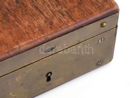 Antik fadoboz kulccsal, szép állapotban, 29x15x8 cm