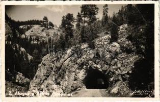 1941 Gyilkos-tó, Ghilcos, Lacul Rosu; Cheile Bicazului / alagút a Békás szoroshoz / tunnel, mountain pass, gorge (fa)