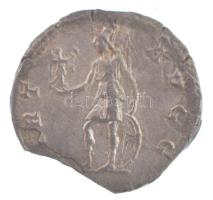 Római Birodalom / Róma / Septimus Severus 200-201. Denár Ag (1,78g) T:XF kitörés / Roman Empire / Ro...
