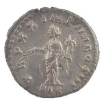Római Birodalom / Róma / Marcus Aurelius 161-180. Denár Ag (2,74g) T:XF /
Roman Empire / Rome / Mar...