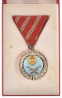 1957. Szolgálati Érdemérem zománcozott kitüntetés mellszalagon, eredeti tokban T:AU zománchiba NMK 618.