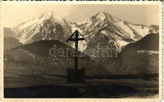 1962 Tátra, Magas-Tátra, Vysoké Tatry; útszéli kereszt / cross