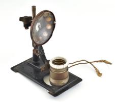 Műszaki tárgy égő foglalattal, feltehetően fizikai-optikai kísérletekhez, 1930-40 körül (?), fém, üveg, sérült, nem kipróbált, 20x19x11,5 cm