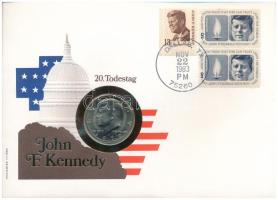 Amerikai Egyesült Államok 1976. 1/2$ Cu-Ni Kennedy bélyeges borítékban, bélyeggel és bélyegzéssel T:AU USA 1976. 1/2 Dollar Cu-Ni Kennedy in coin envelope with stamps and cancellations C:AU  Krause KM#205