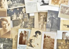 cca 1890-1940 Vegyes családi fotók, kirándulások képei, vadászportré, stb.; összesen 25 db (többségé...